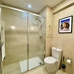 Abbott - 1 Min From The - 100m2 - Sleeps 8 Lejlighed