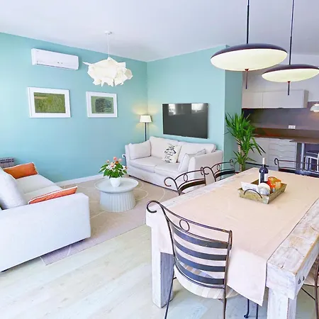 Abbott - 1 Min From The - 100m2 - Sleeps 8 Διαμέρισμα Σίτζες