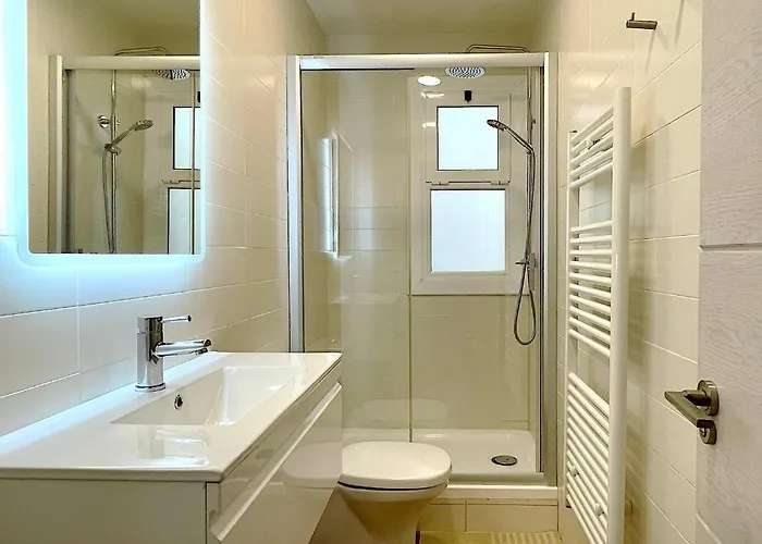 Abbott - 1 Min From The - 100m2 - Sleeps 8 Appartement Sitges