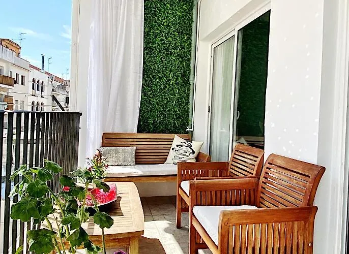 Abbott - 1 Min From The - 100m2 - Sleeps 8 * 锡切斯