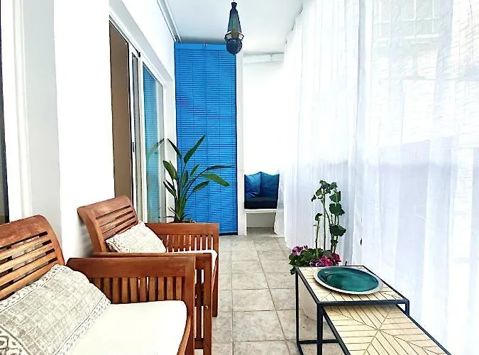 Abbott - 1 Min From The - 100m2 - Sleeps 8