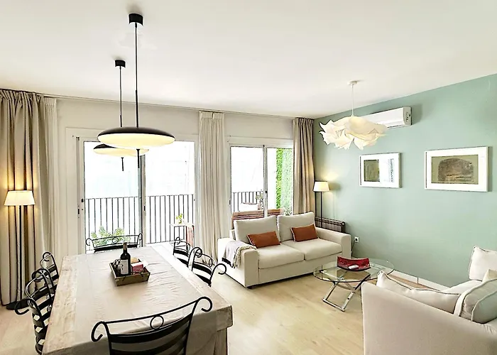 Abbott - 1 Min From The - 100m2 - Sleeps 8