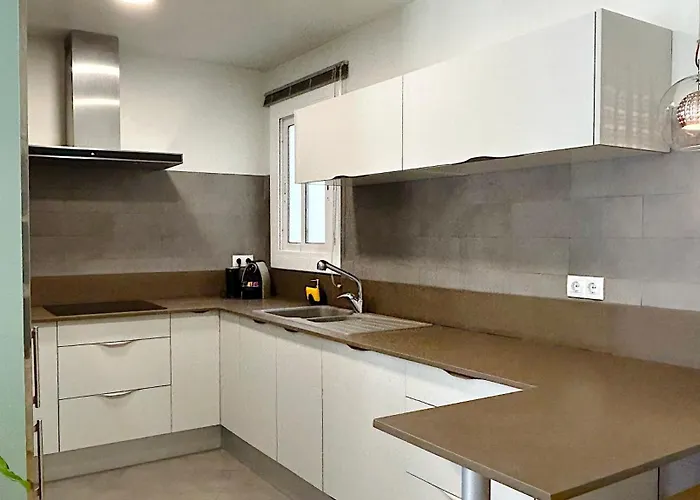 Abbott - 1 Min From The - 100m2 - Sleeps 8 Appartement